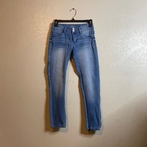 Wallflower• Jeans• Low rise